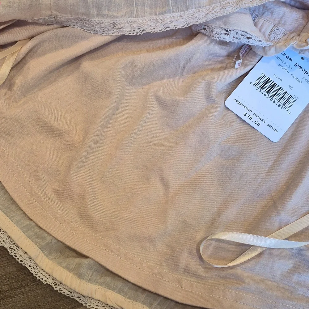 XS/S Free People Golden Hour Lace Detail Embroidered Floral Top in Peach Combo